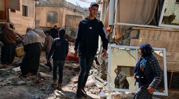 Israel reanuda bombardeos en Gaza tras advertencia