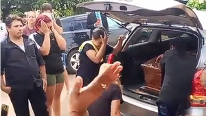 Video: Bailaron "La Cachuchita" en el entierro de su tío