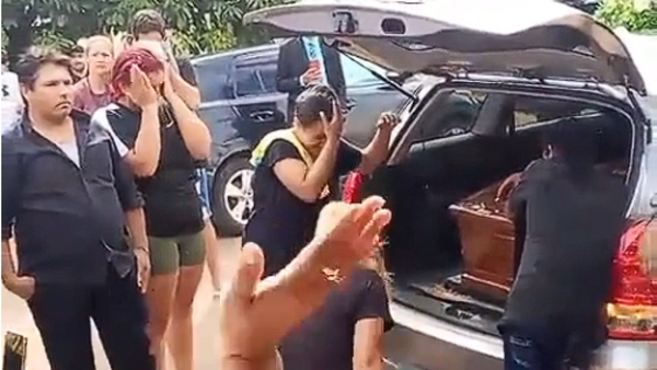 Video: Bailaron "La Cachuchita" en el entierro de su tío