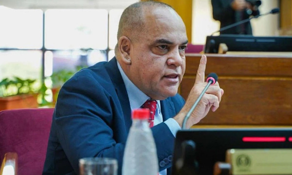 “Bachi” Núñez sienta postura sobre racismo y exige a Brasil devolución del Cañón Cristiano - OviedoPress
