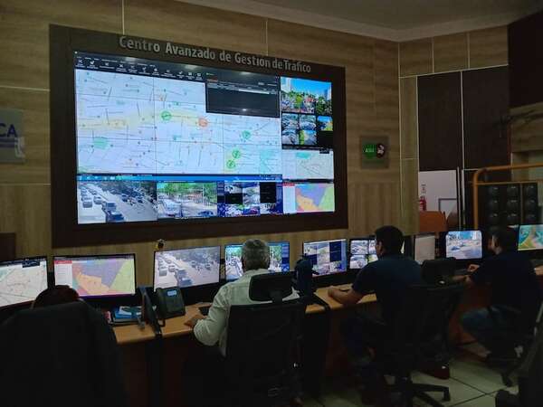 Centro Semafórico de Asu conectado con 500 cámaras del 911 para fortalecer seguridad - Nacionales - ABC Color