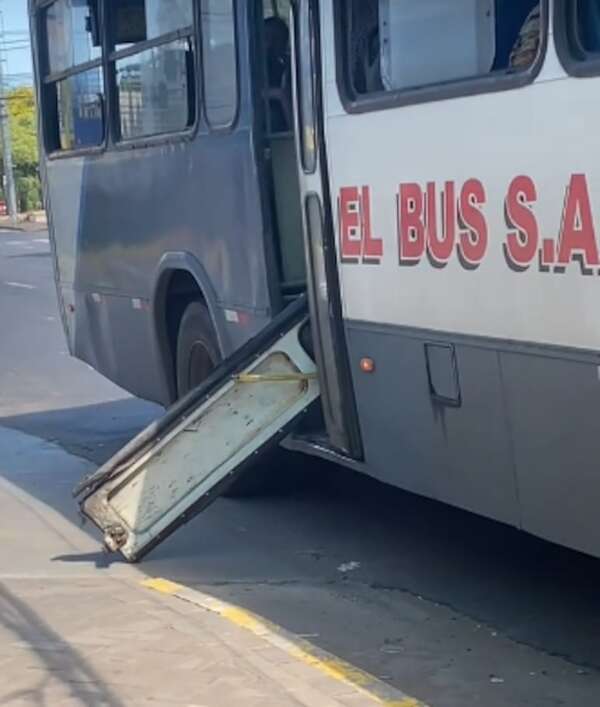 Video: así los buses se caen a pedazos - Nacionales - ABC Color