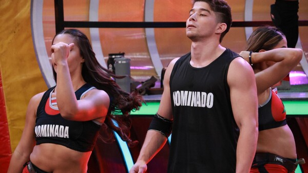 Isaac y Eli pintados de negro