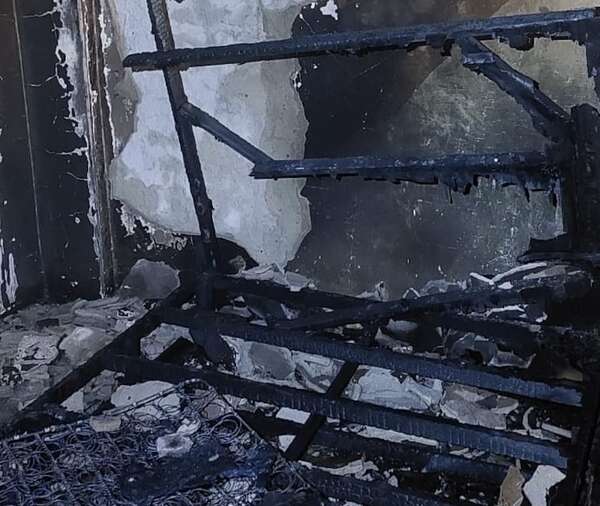 Presunto polibandi sufrió quemaduras en incendio de vivienda - ABC en el Este - ABC Color