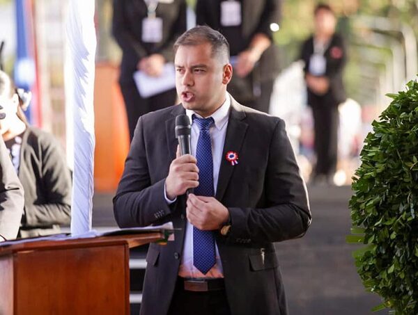 Intendente de CDE denuncia "instrumentación" para detener licitación de pupitres más baratos · Radio Monumental 1080 AM