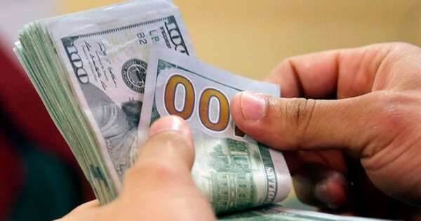 La Nación / Alta demanda presiona al dólar en Paraguay, que hoy roza los G. 8.000