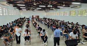 Diario HOY | Gobierno decide ampliar cupos y otorga casi 7.000 becas a jóvenes