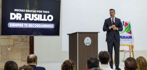 El presidente Peña rindió homenaje póstumo al Dr. José Fusillo: “un héroe de capa blanca” • PARAGUAY TV