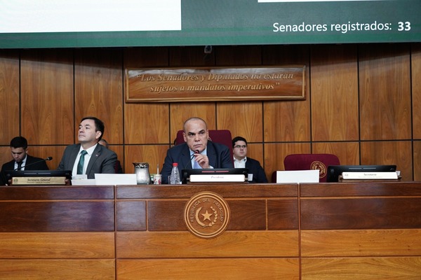 Bachi Núñez critica a intendente Prieto por “populismo” con licitación de muebles escolares - El Trueno