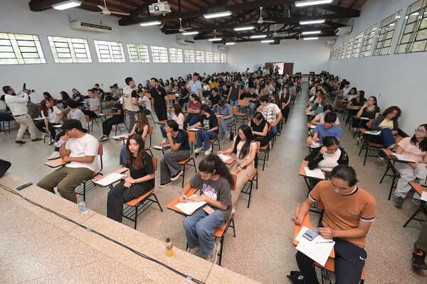 Video: Santiago Peña amplía plazas para becas del Gobierno - Política - ABC Color