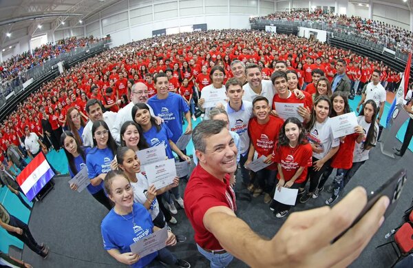 Gobierno amplía Becas para 6.796 estudiantes que aprobaron los exámenes - El Trueno