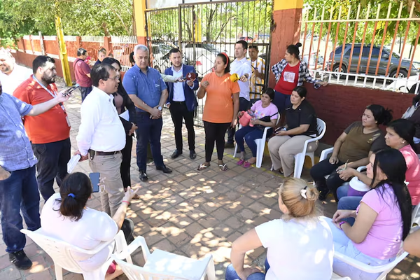 Padres rechazan guiso con carne de cerdo en escuela de Mariano Roque Alonso - Noticiero Paraguay