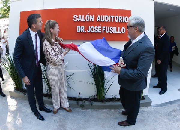 Homenaje póstumo al Dr. José Fusillo: Peña ratifica compromiso para mejorar la salud - .::Agencia IP::.