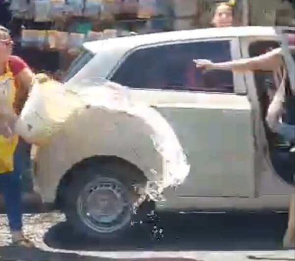 Video: conocé la razón por la que se pelearon dos mujeres en el Mercado 4 - Nacionales - ABC Color