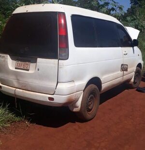 Recuperan vehículo denunciado como hurtado en zona del Km 10 Acaray