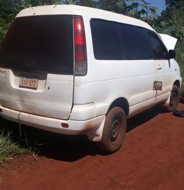Recuperan vehículo denunciado como hurtado en zona del Km 10 Acaray