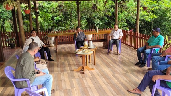 Obispo intercede en conflicto entre mineros y yerbateros de Paso Yobái