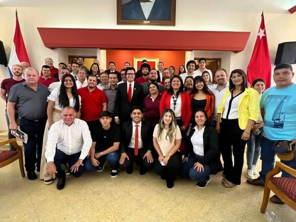 Intendente de Santa Rita entrega 1.206 nuevas afiliaciones a Cartes - ADN Digital