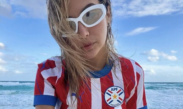 ¡En bikini, pero con la albirró puesta! Gissella Britos vibra con nuestra sele desde Cancún