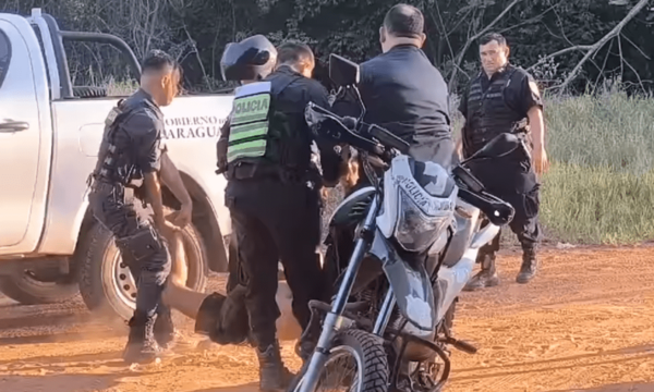 Hombre con antecedentes mordió a un policía durante su detención en J.A. Saldívar