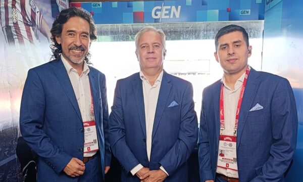 ¡Salvador Hícar ya está listo para volver a relatar por TV un partido de la albirró!