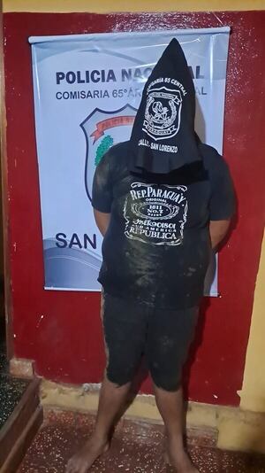 Video: así detuvieron al “Brian” con moto robada y droga en un operativo policial - Policiales - ABC Color