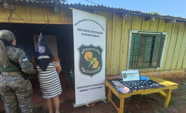Imputan sexagenaria detenida con drogas durante allanamiento