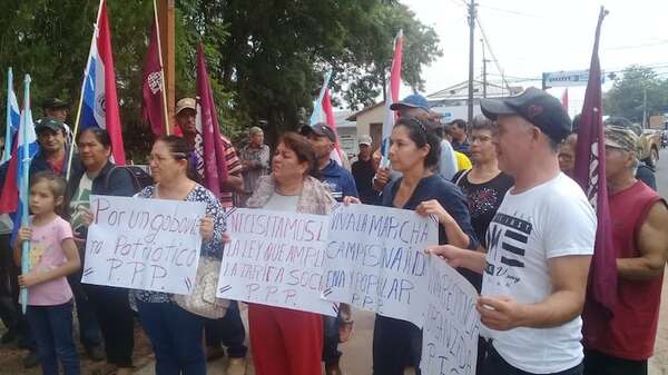 Colonos plantean a la Ande estrategias para la regularización de deudas de usuarios y piden colocación de medidores - Nacionales - ABC Color