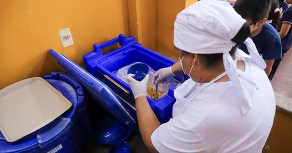 La Nación / Padres impiden que más de 500 niños se alimenten