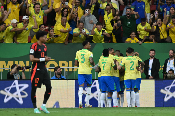 Versus / Con un golazo de Vinicius, Brasil consigue un poco de alivio ante Colombia