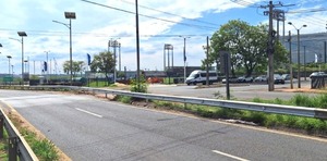 Refuerzan seguridad vial con instalación de barandas en autopista Ñu Guasú - .::Agencia IP::.