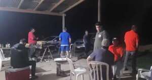 La Nación / Ocho hombres armados asaltaron un festejo de apuestas en balneario de Sapucai