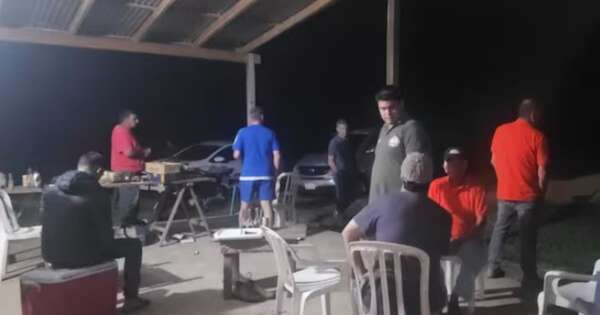 La Nación / Ocho hombres armados asaltaron un festejo de apuestas en balneario de Sapucai