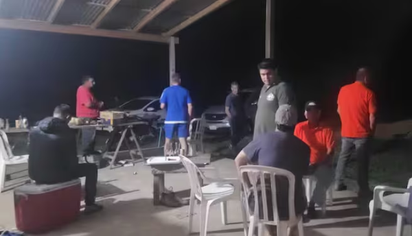 Ocho hombres armados asaltaron un festejo de apuestas en balneario de Sapucai - Noticiero Paraguay