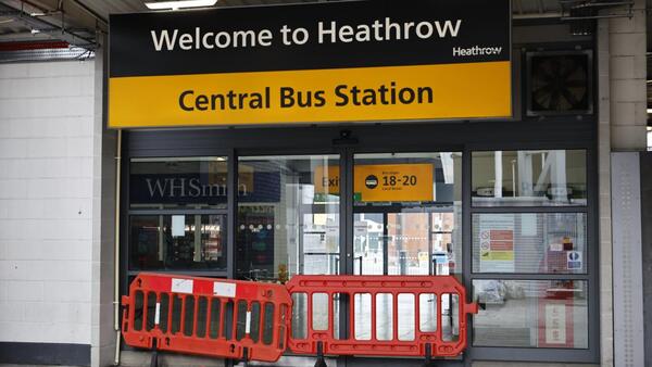 El alcalde de Londres pide no ir al aeropuerto de Heathrow "bajo ninguna circunstancia"
