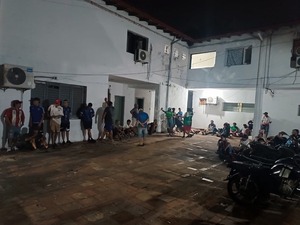 Casi 30 cuidacoches demorados en inmediaciones del Defensores del Chaco - ADN Digital