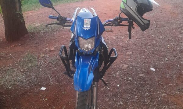 Recuperan motocicleta robada