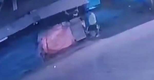 La Nación / Linces detienen a un hombre buscado por el robo de una motocicleta