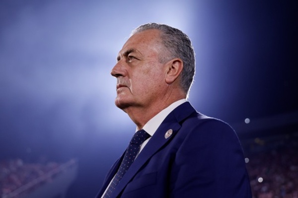 Alfaro conmueve con su declaración de amor a Paraguay tras victoria clave