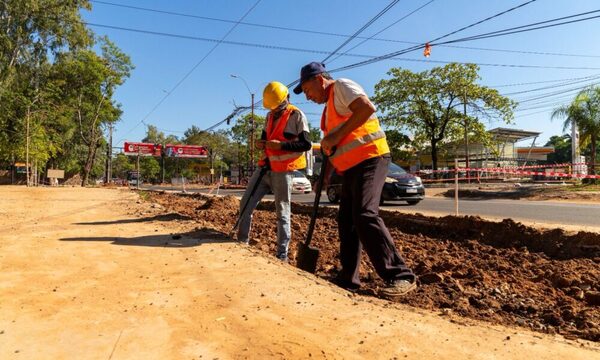 Con tránsito mejorado, Mariscal López avanza en la construcción de tuberías de desagüe pluvial