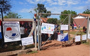En San Pedro, toman escuela y colegio para exigir aulas, debido a la falta de respuestas de las autoridades - OviedoPress