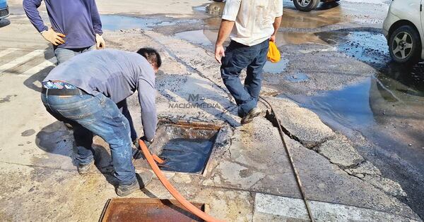 La Nación / Vecinos claman solución a la pérdida de agua potable en Loma Pytã