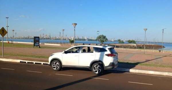Diario HOY | ‘Tortolean’ camioneta en Costanera de Encarnación y presumen uso de inhibidor
