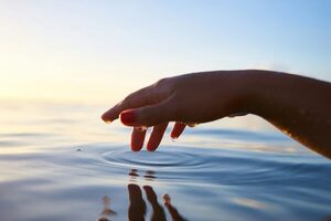 El impacto ambiental de la inteligencia artificial en el agua y la electricidad