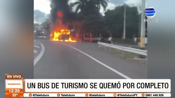 Bus de turismo se incendió por completo en ruta a Caacupé