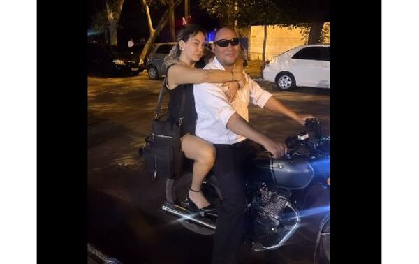 Porque ganó Paraguay, Ruth Alcaraz se paseó moto’ari con su compa de facu