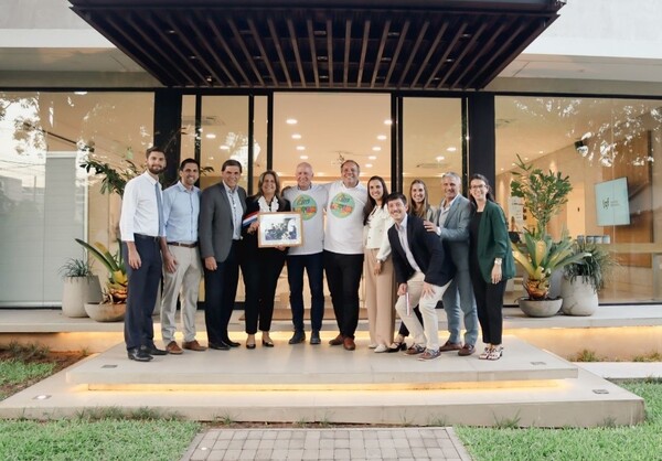 La Qu铆mica Farmac茅utica recibe el Premio Partner of the Year 2024 de Nutricia Worldwide