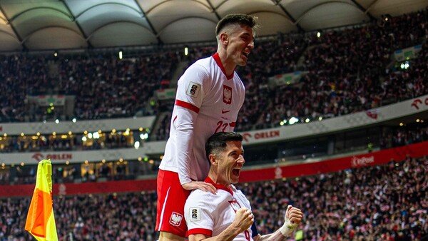 Lewandowski rescata a Polonia