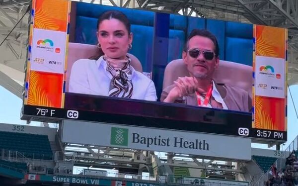 Nadia y Marc, en pantalla gigante, en el triunfo de Djokovic en el Miami Open