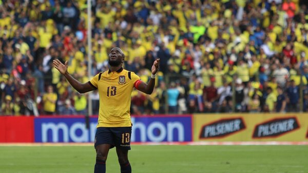 Un doblete de Enner Valencia acerca a Ecuador al Mundial